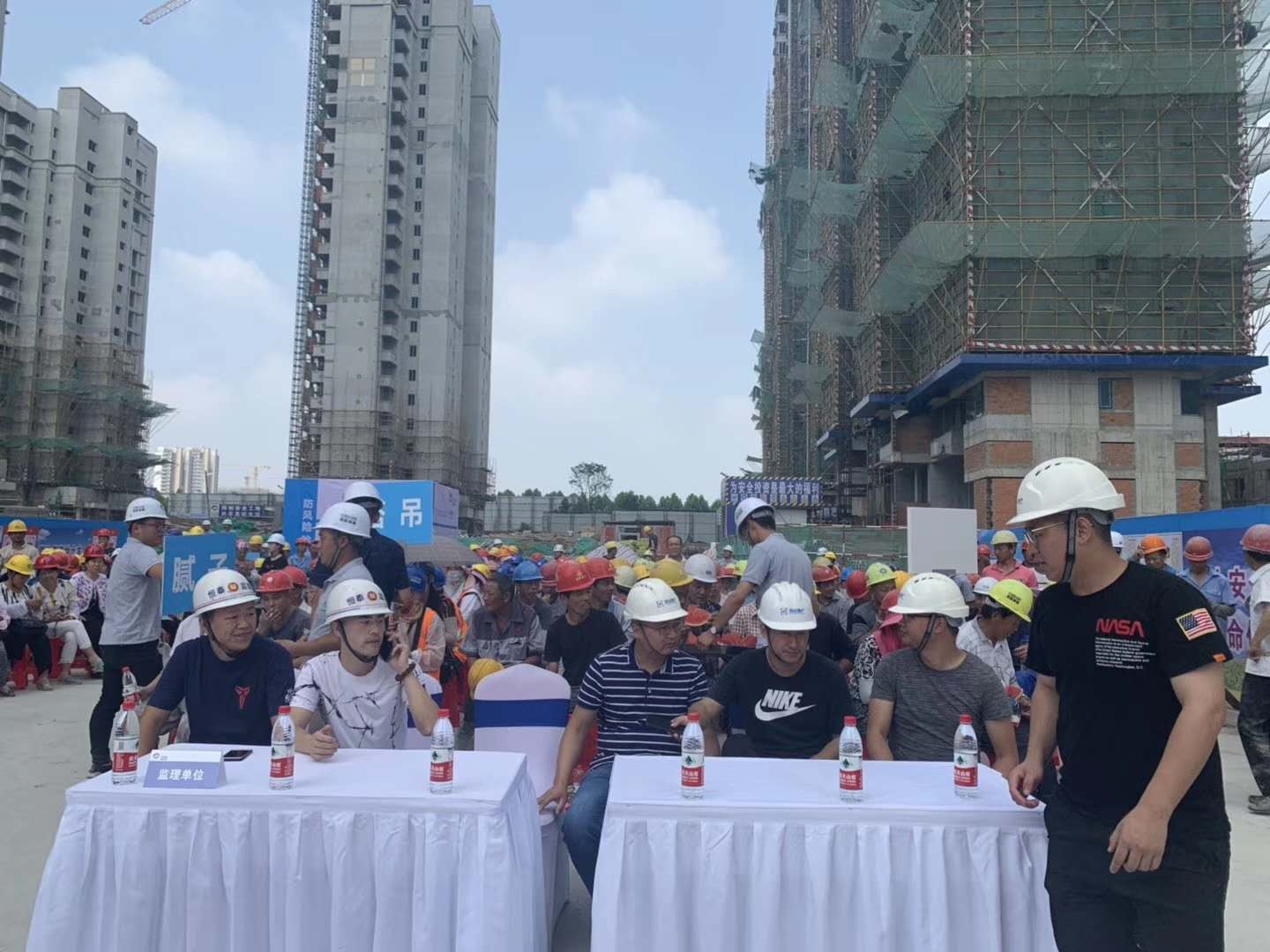 不忘初心，牢記使命 ——八里莊社區(qū)舉行主題黨日活動(dòng)